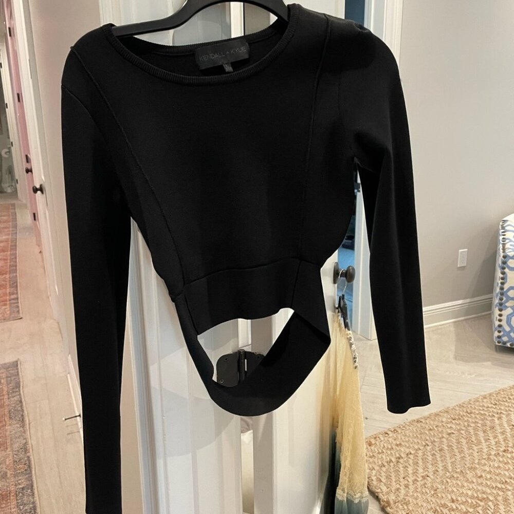 Kendall and Kylie sold out backless sweater Black L